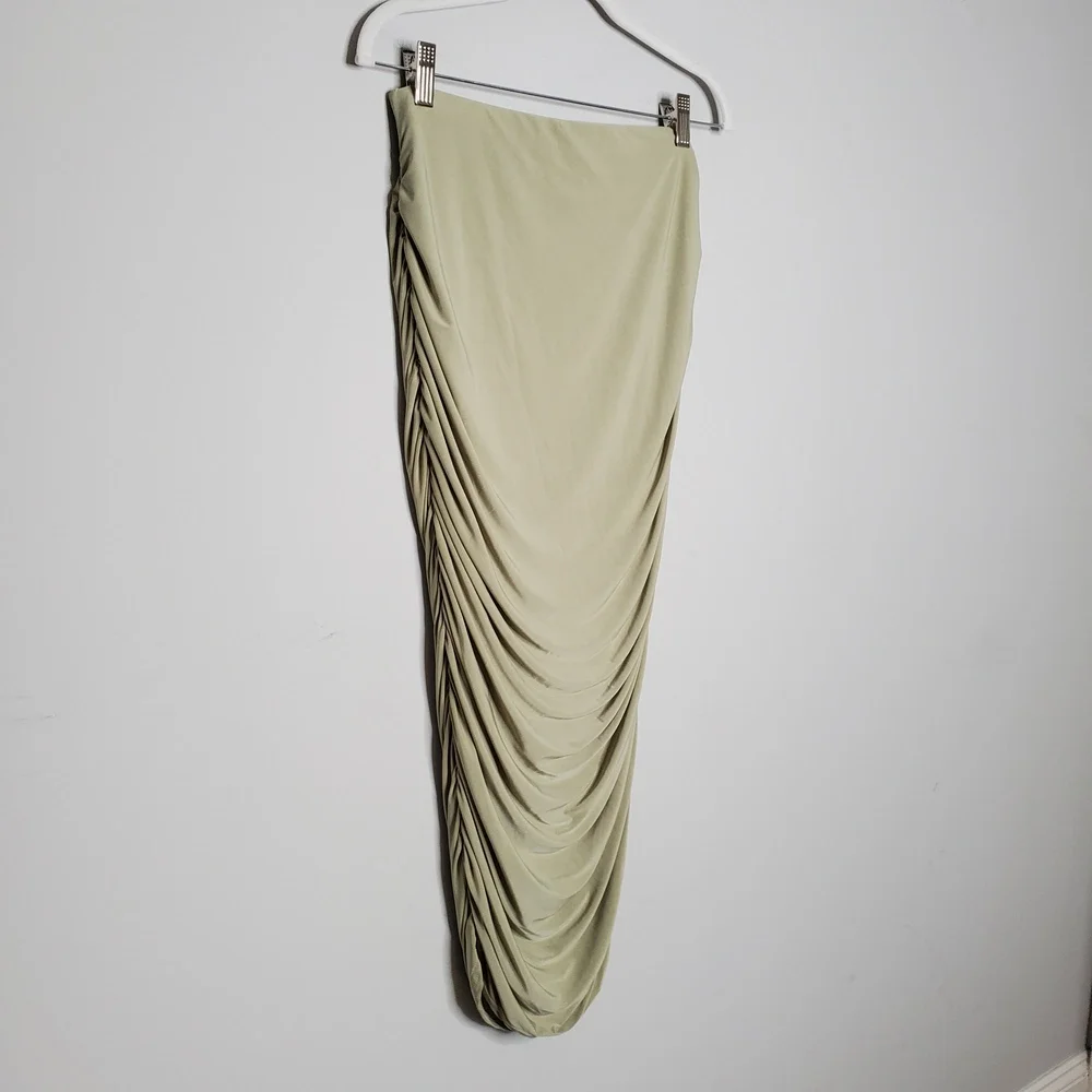 PRETTYLITTLETHING • Sage Green Slinky Second Skin Ruched Mini Skirt NEW Sz 8 - Picture 3 of 7